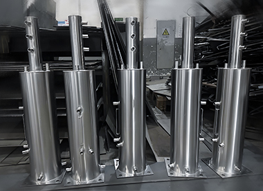 數(shù)控車(chē)床。CNC 數(shù)控銑床精密加工