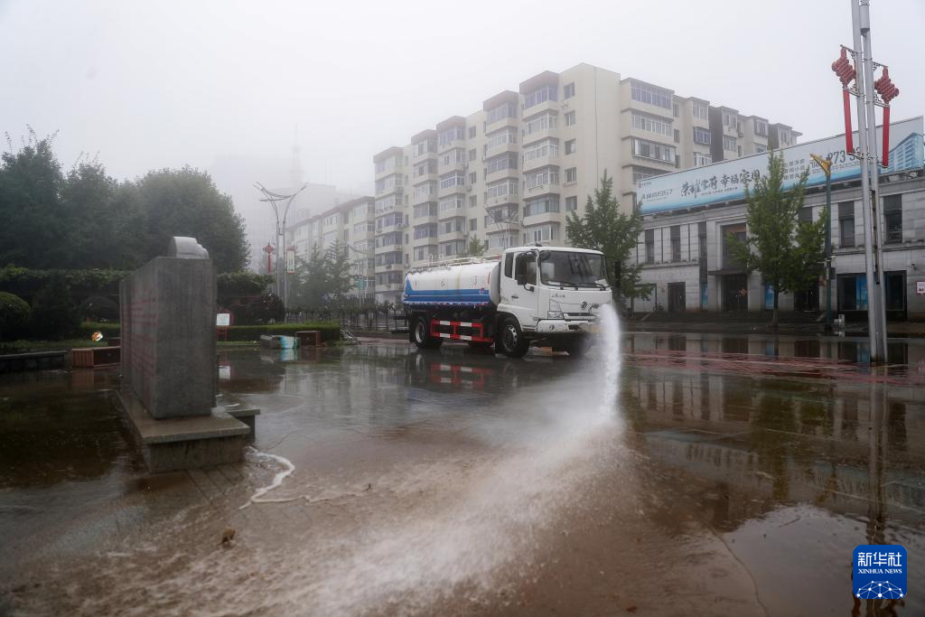 江南体育官网聚焦防汛抗洪｜辽宁丹东：逐步清淤复产 市民生活平稳有序(图2)