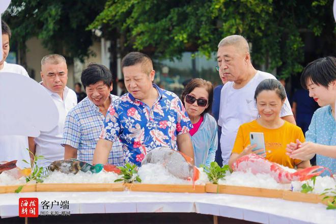 江南体育官网“108兄弟公”、“娘惹”​风尚服饰秀……琼海潭门赶海季开幕！(图3)